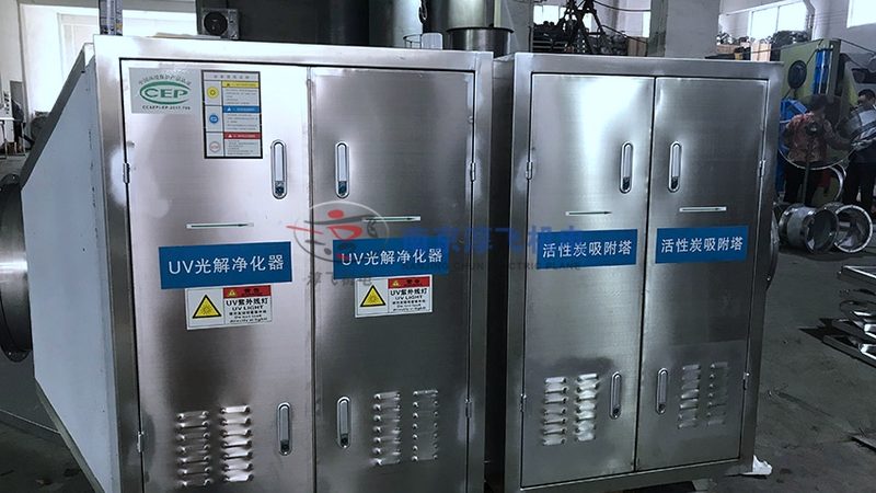 化工车间如何高效去除VOCs？活性炭吸附箱的选型关键